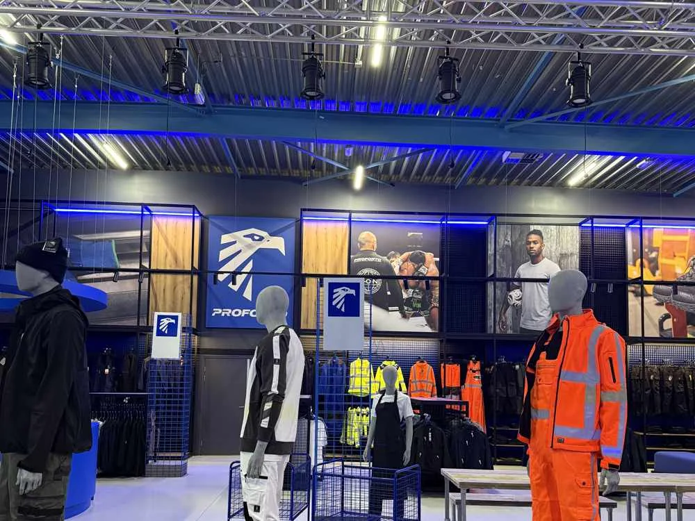 Abteilung für Hi-Vis Arbeitskleidung und PSA im Proforto Business Center
